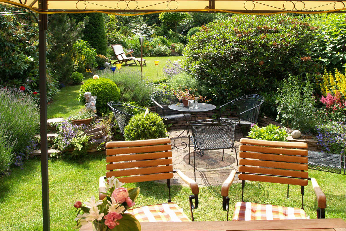 Un jardin joliment décoré pour en profiter tout l'été