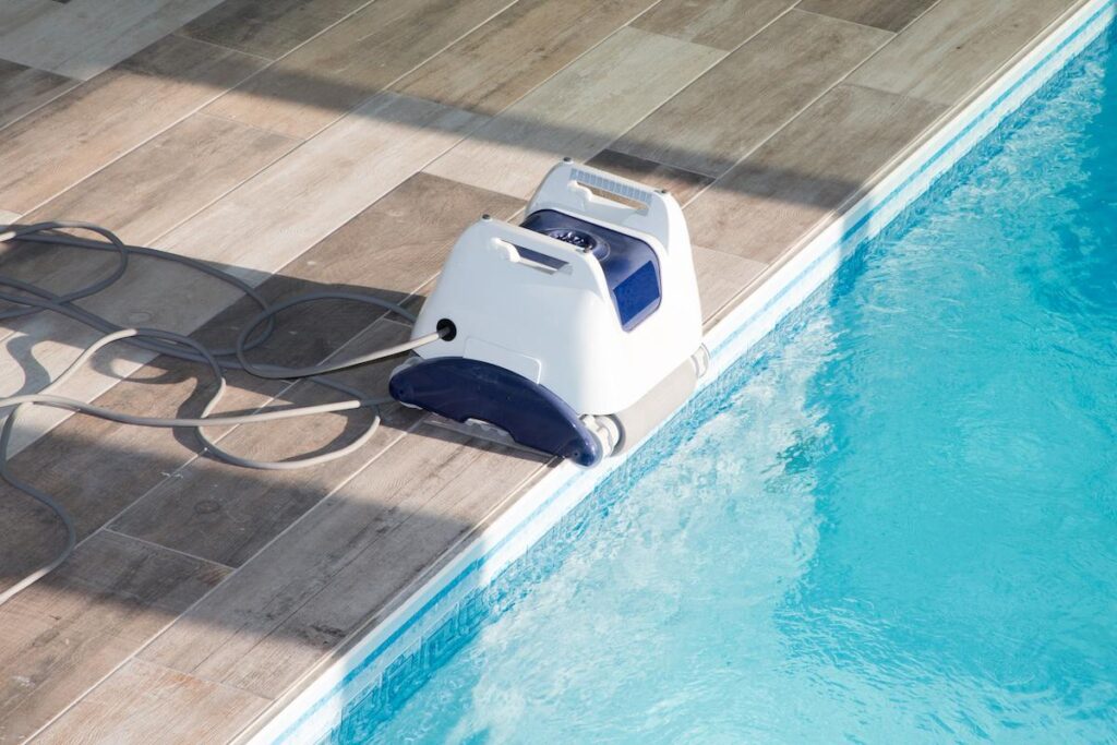 Un robot pour l'entretien automatique de la piscine