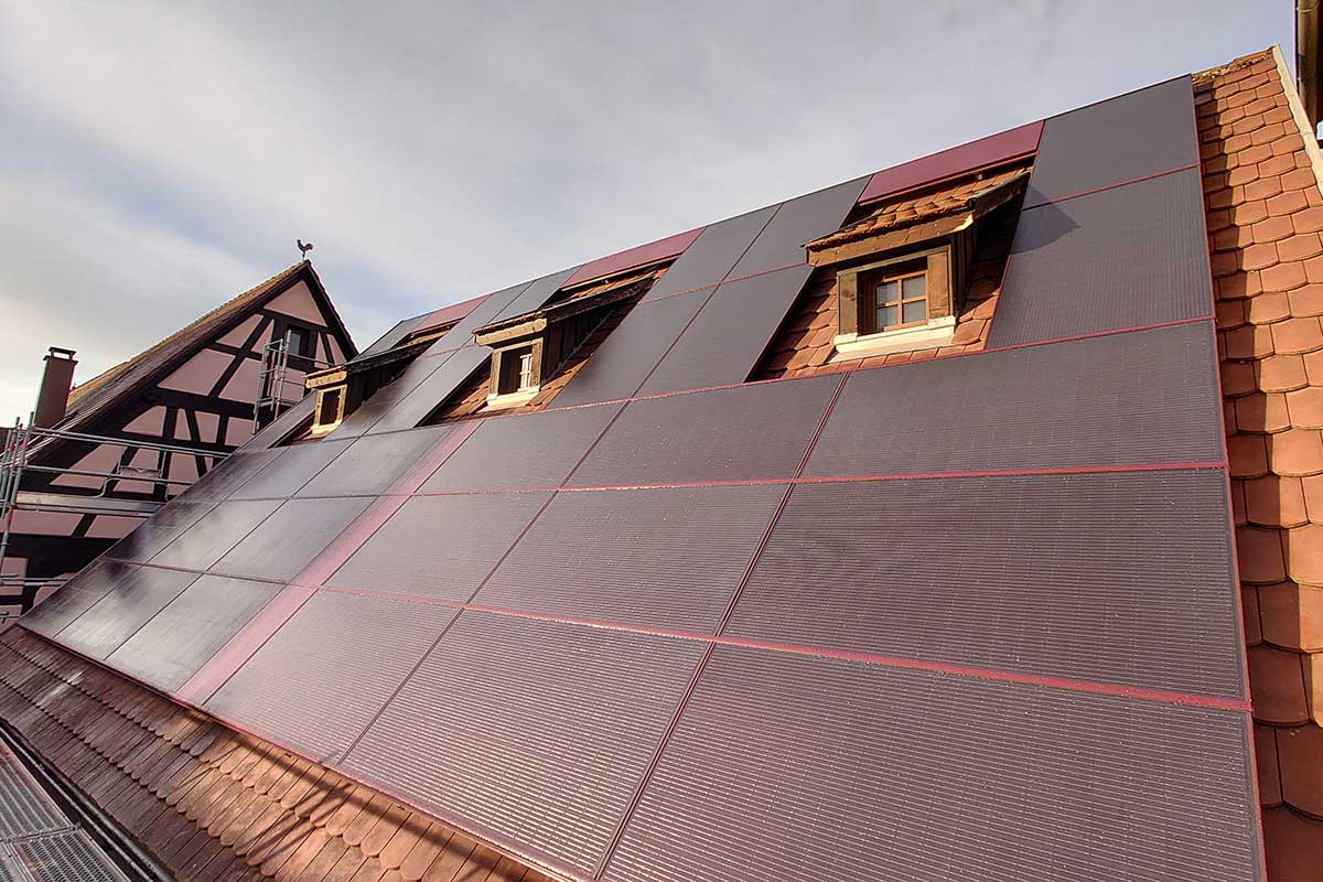 Panneaux solaires Rubis Noir de Voltec Solar, installés sur le toit d'une maison