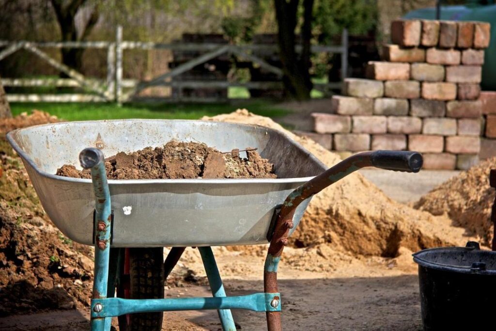 Brouette sur un chantier