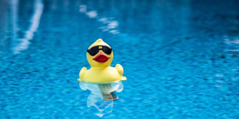 Comment traiter l’eau de sa piscine en été ?