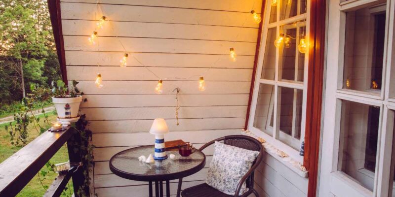 Réussir l’éclairage de son balcon avec des guirlandes