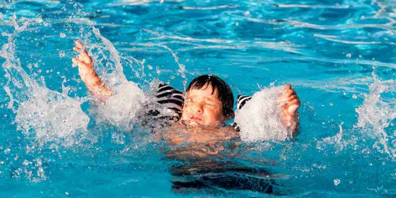 Quels sont les réflexes pour éviter les noyades en piscine privée et au domicile ?