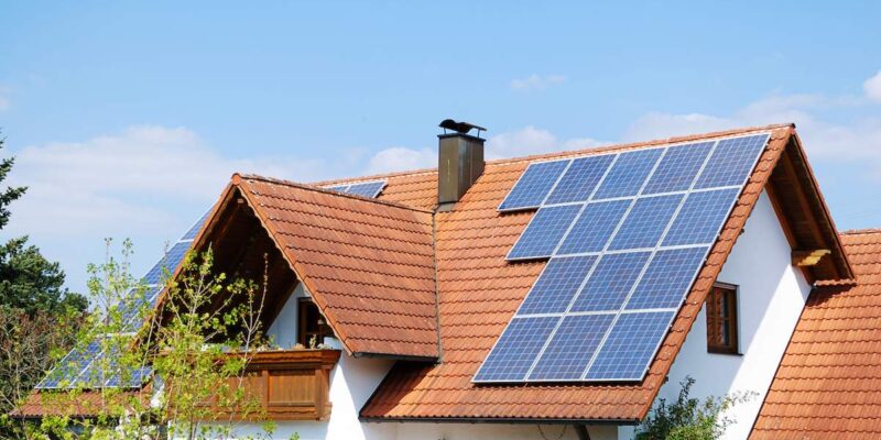 Panneaux solaires : quelles sont les aides de l’État en 2023 ?