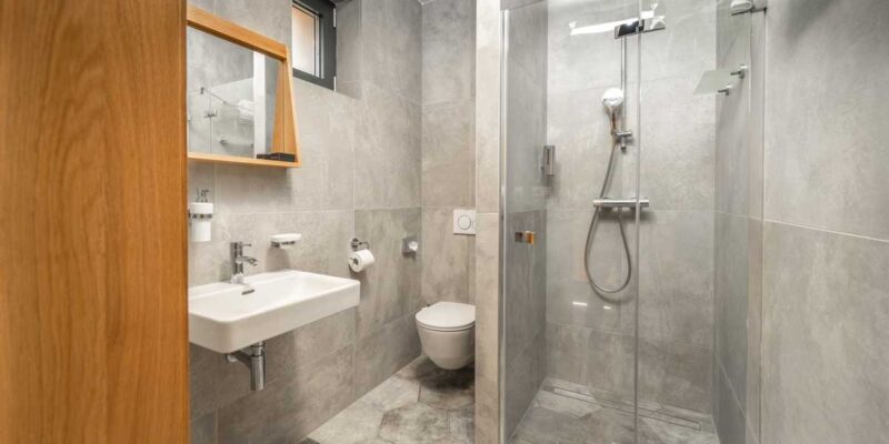 Comment agrandir sa salle de bain sans gros travaux ?